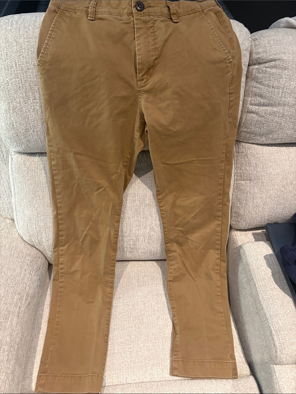 Aeropostale Men's Tan Chino Pants